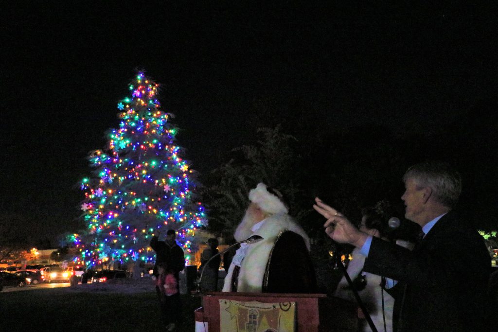 Santa arrives in Clovis, lights City Hall Christmas tree Clovis Roundup