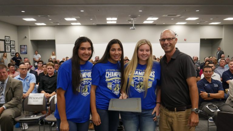 Clovis Roundup gives annual sports awards