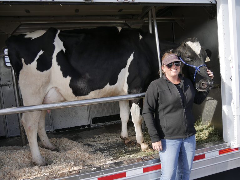 Mobile Dairy Classroom visits Reagan Elementary