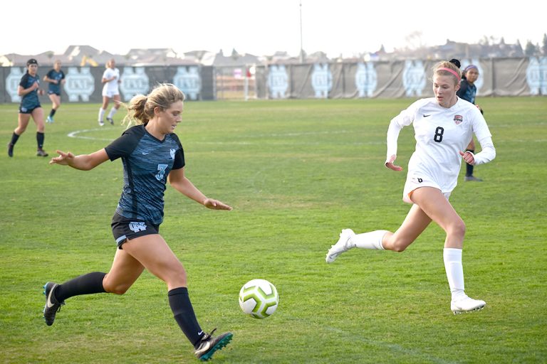 Clovis North Girls Stay Perfect in Win over Central High