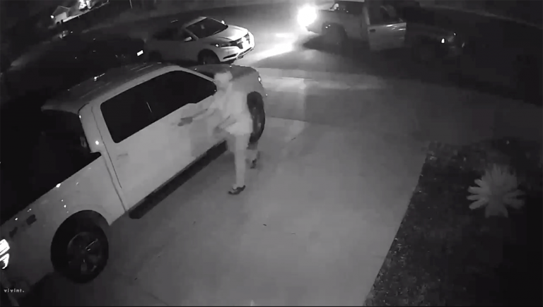 Clovis PD Looking for Theft Suspects (Video)