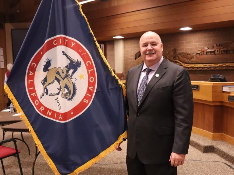 City Council Unveils New Clovis Flag