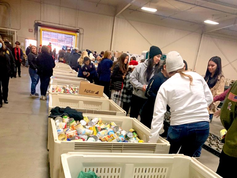 Clovis Rotary, Clovis PD Donate 500 Holiday Baskets to Families in Need