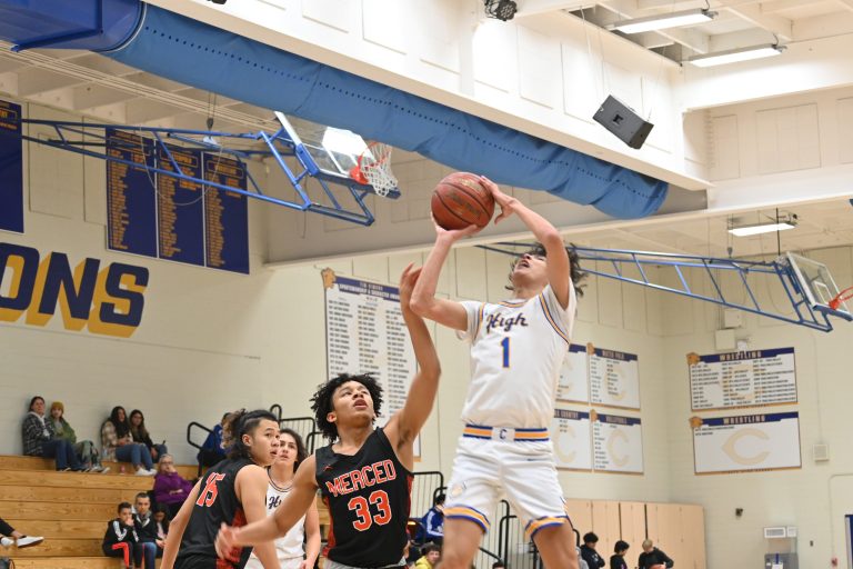 Clovis High finishes third as host of 39th annual Elks tourney