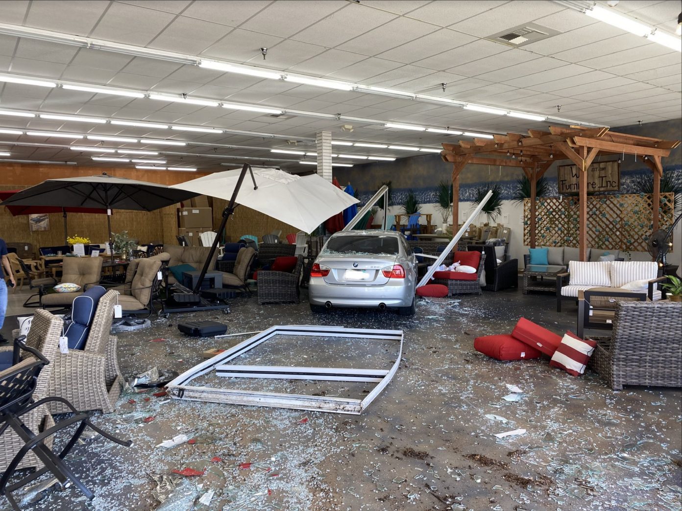 Car crashes into Clovis business Clovis Roundup