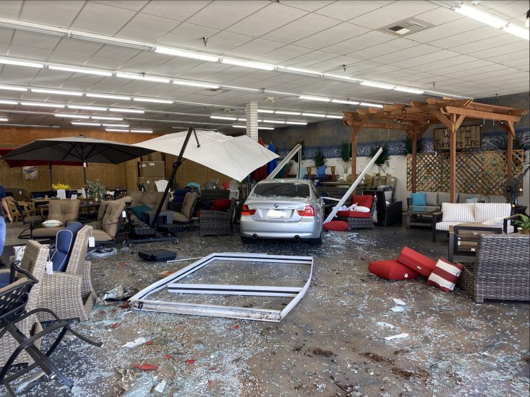 Car crashes into Clovis business